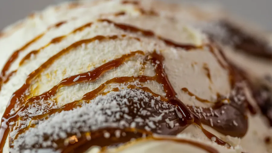 Coco e Doce de Leite — sorvete artesanal da Arkyn com coco ralado